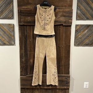 Women’s luxury tan brown suede leather pants and top by Danier leather. size 0-2